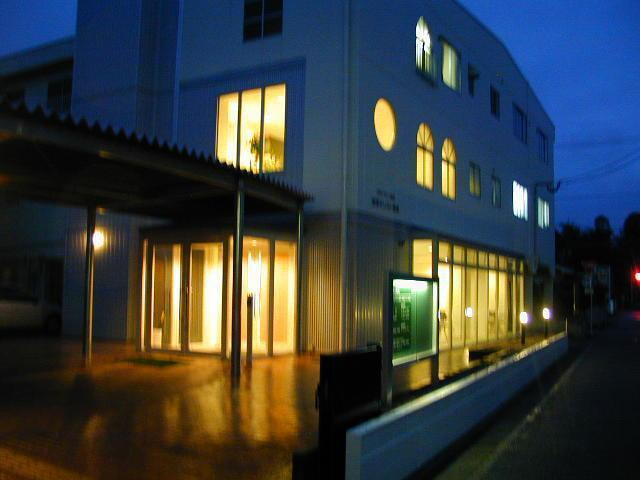 夜の教会外観